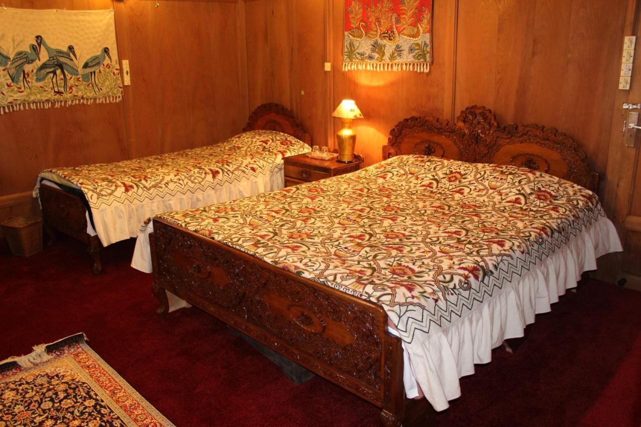 Wangnoo Worth Houseboats Hotel Srīnagar Eksteriør billede